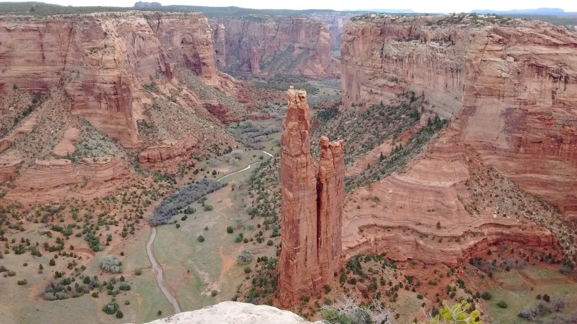 Viewpoint of Spider Rock, the 800-foot sandstone spire rising up from the canyon floor.